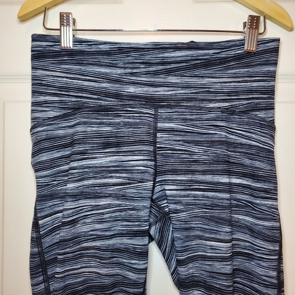 Lululemon Train Times 7/8 Pant Low Tide Alpine White Black / Black Size 8 - Picture 3 of 9